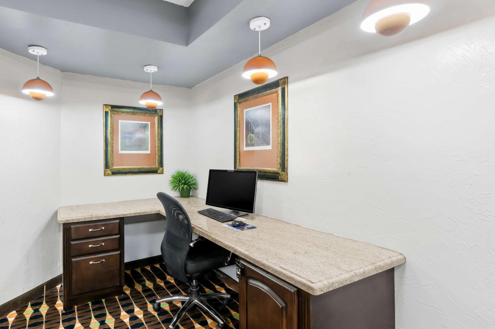 Surestay Plus Hotel By Best Western Lubbock Medical Center Zewnętrze zdjęcie