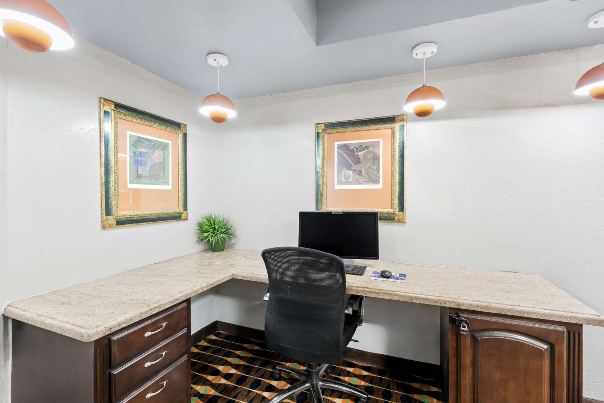 Surestay Plus Hotel By Best Western Lubbock Medical Center Zewnętrze zdjęcie